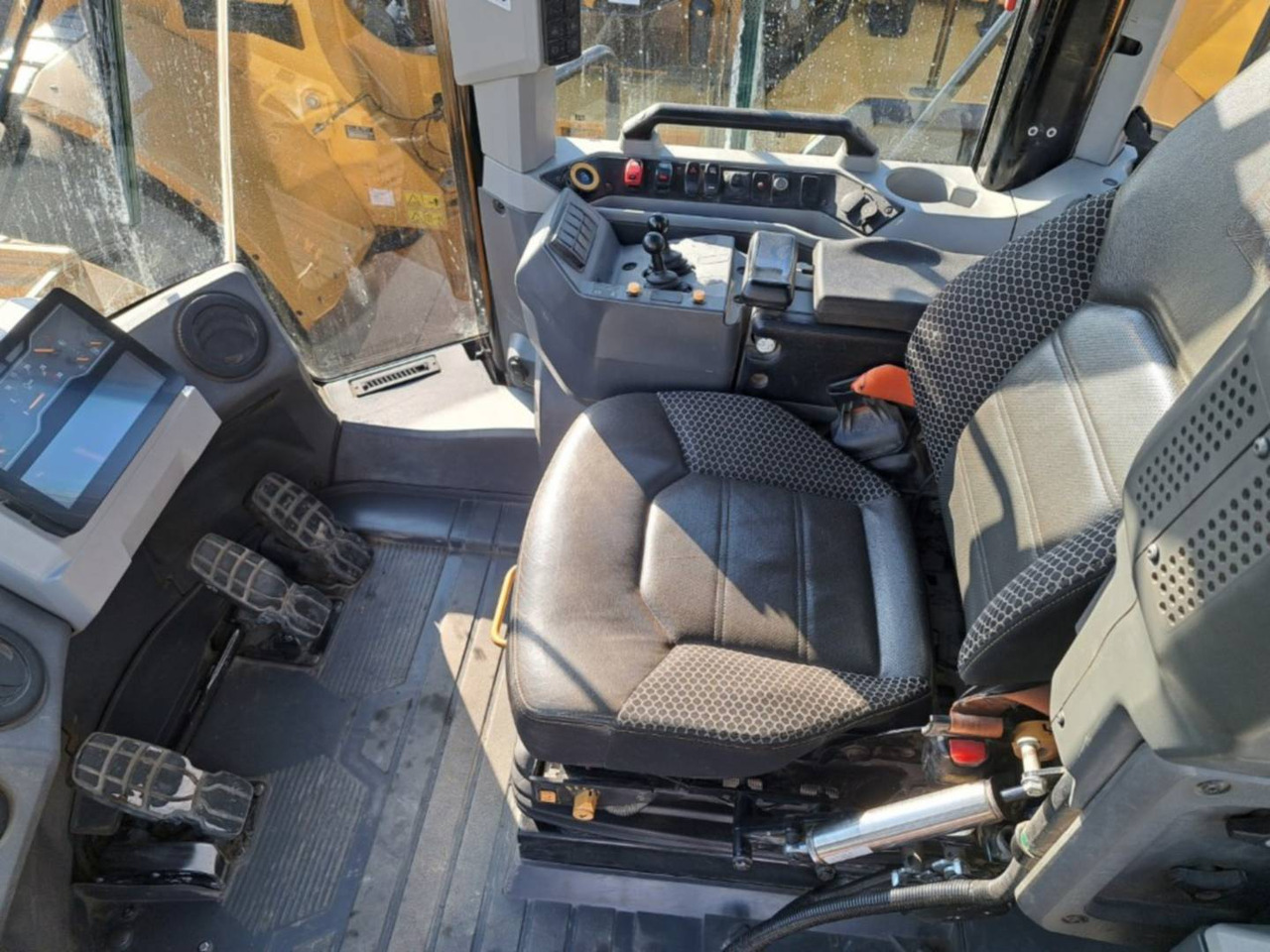 CAT 972 - Utovarivač točkaš: slika 5 CAT 972 - Utovarivač točkaš: slika 5