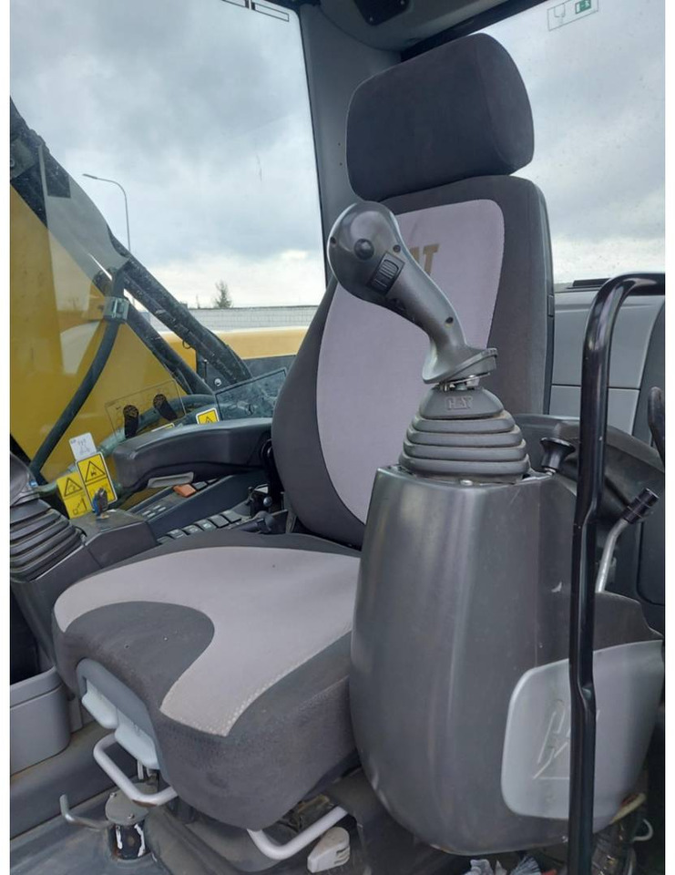 CAT M313D - Bager točkaš: slika 5 CAT M313D - Bager točkaš: slika 5