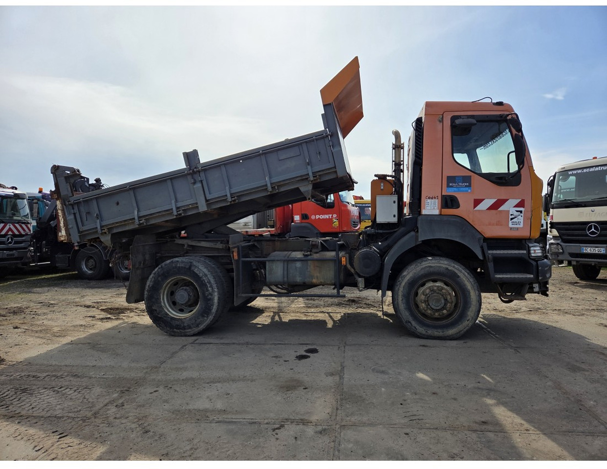 Renault Kerax 340 4x4 Tipper Manual Gearbox Mechanical pump Pompe Mecanique - Istovarivač: slika 5 Renault Kerax 340 4x4 Tipper Manual Gearbox Mechanical pump Pompe Mecanique - Istovarivač: slika 5
