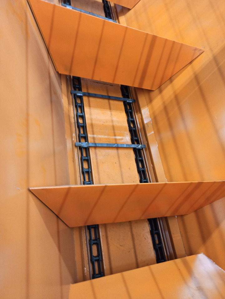 TICAB Sand and Salt Spreader,6/9mᵌ,9/12t of sand,Manufaсturer - Korisno/ Posebno vozilo: slika 4 TICAB Sand and Salt Spreader,6/9mᵌ,9/12t of sand,Manufaсturer - Korisno/ Posebno vozilo: slika 4