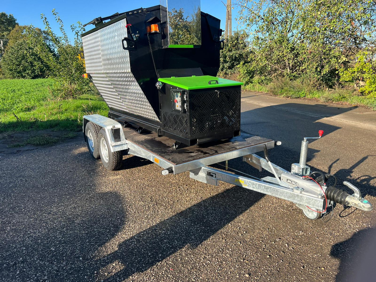 TICAB Asphalt Hot Box from the Manufacturer for 2,8 t, termiskais bunkurs asfaltam HB-2 - Mašina za asfalt: slika 1 TICAB Asphalt Hot Box from the Manufacturer for 2,8 t, termiskais bunkurs asfaltam HB-2 - Mašina za asfalt: slika 1