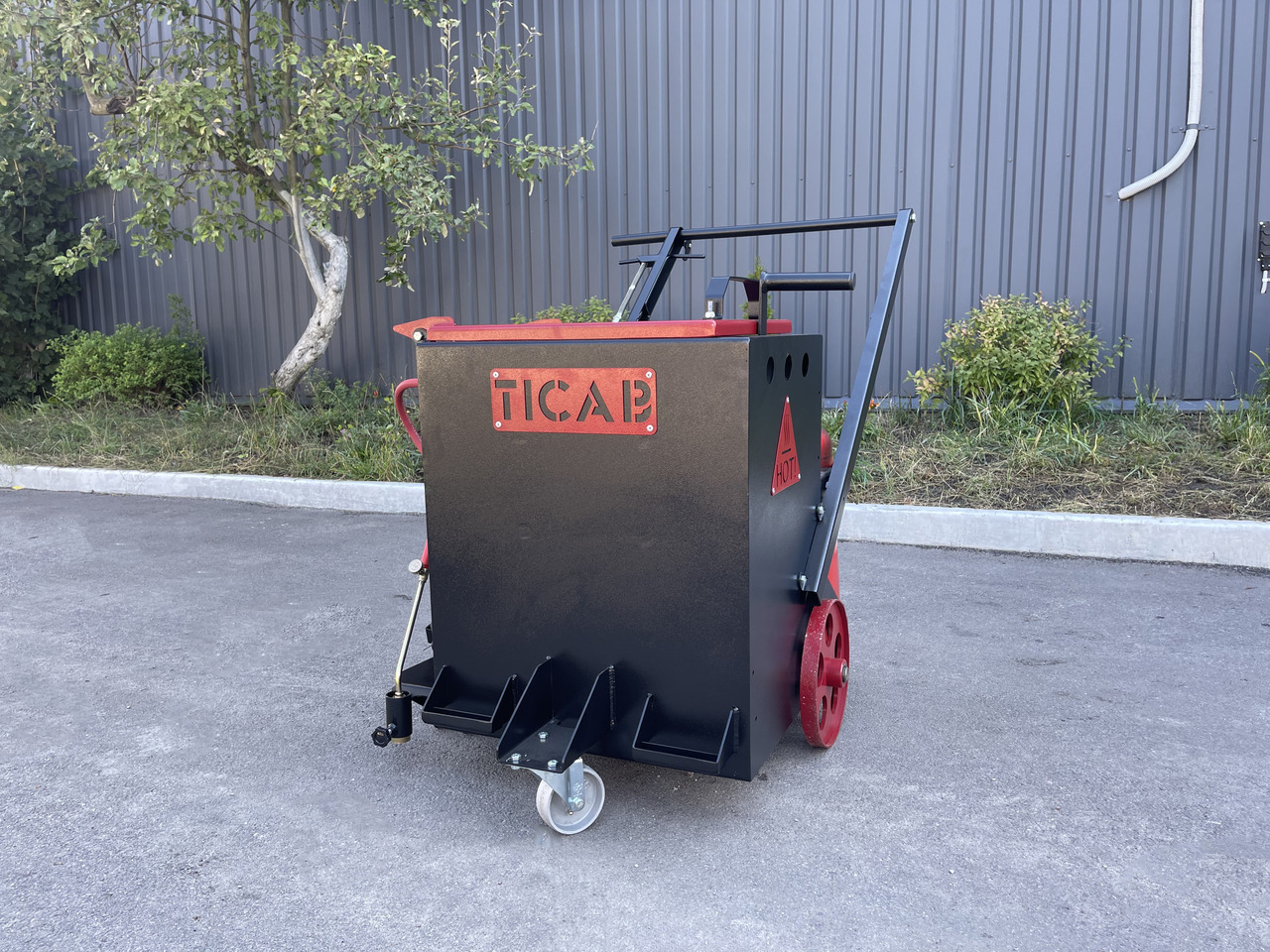 TICAB Mini Crack Sealing Machine , Hand Push Crack Fill Machine, Manufacturer, - Prskalica bitu-emulzije: slika 1 TICAB Mini Crack Sealing Machine , Hand Push Crack Fill Machine, Manufacturer, - Prskalica bitu-emulzije: slika 1