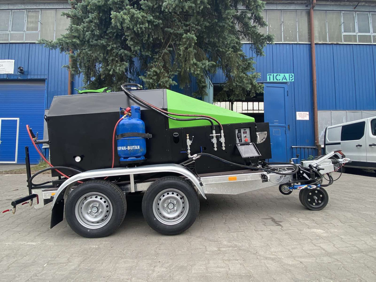 TICAB SelfPropelled Bitumen Emulsion Sprayer,1000L,Manufacturer - Prskalica bitu-emulzije: slika 1 TICAB SelfPropelled Bitumen Emulsion Sprayer,1000L,Manufacturer - Prskalica bitu-emulzije: slika 1