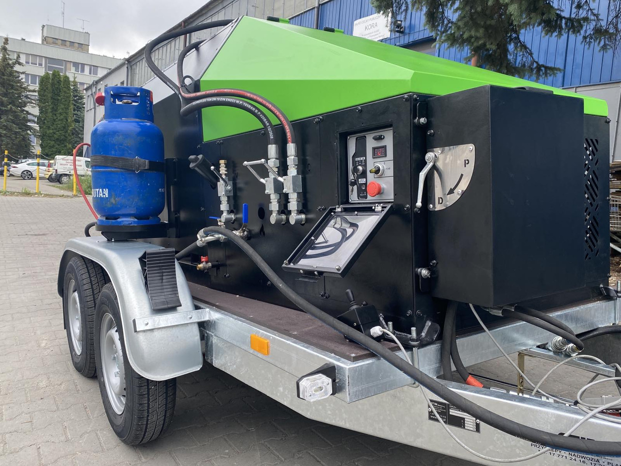 TICAB SelfPropelled Bitumen Emulsion Sprayer,1000L,Manufacturer - Prskalica bitu-emulzije: slika 2 TICAB SelfPropelled Bitumen Emulsion Sprayer,1000L,Manufacturer - Prskalica bitu-emulzije: slika 2
