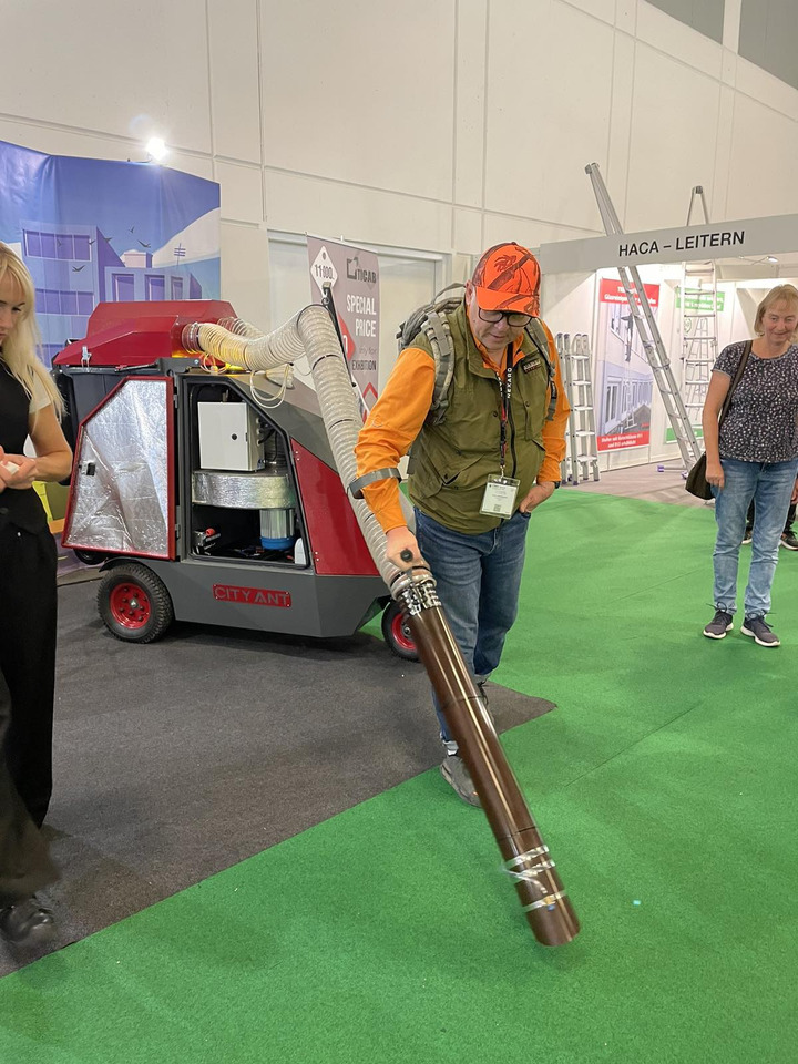 ТІСАВ Street Vacuum Cleaner, Outdoor Vacuum Sweeper, Manufacturer, City Ant - Industrijski usisivač: slika 5 ТІСАВ Street Vacuum Cleaner, Outdoor Vacuum Sweeper, Manufacturer, City Ant - Industrijski usisivač: slika 5