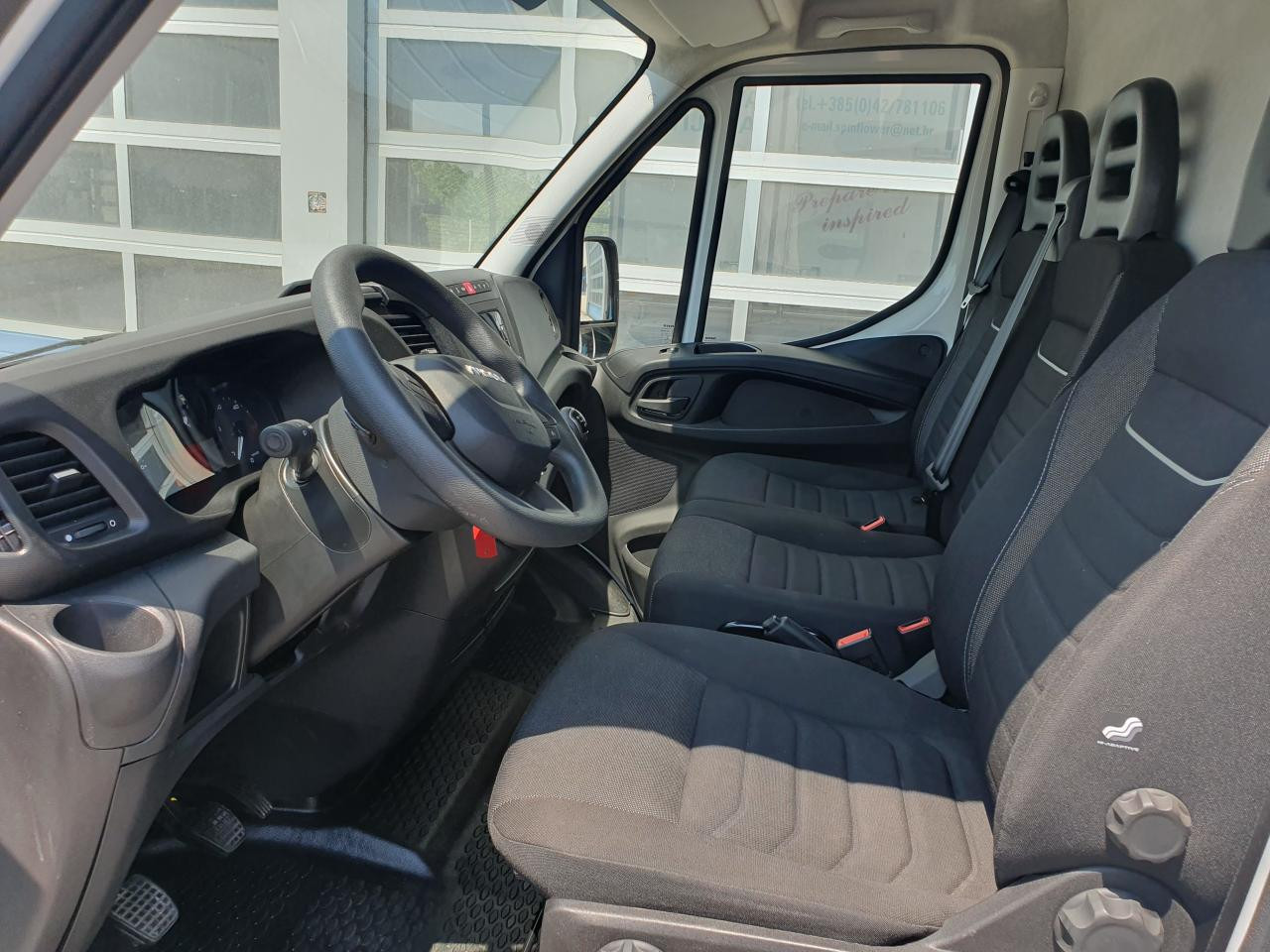 Putnički kombi IVECO Daily 35S16V: slika 6 Putnički kombi IVECO Daily 35S16V: slika 6