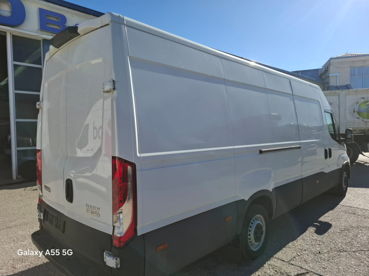 IVECO Daily 35S16V - Putnički kombi: slika 4 IVECO Daily 35S16V - Putnički kombi: slika 4