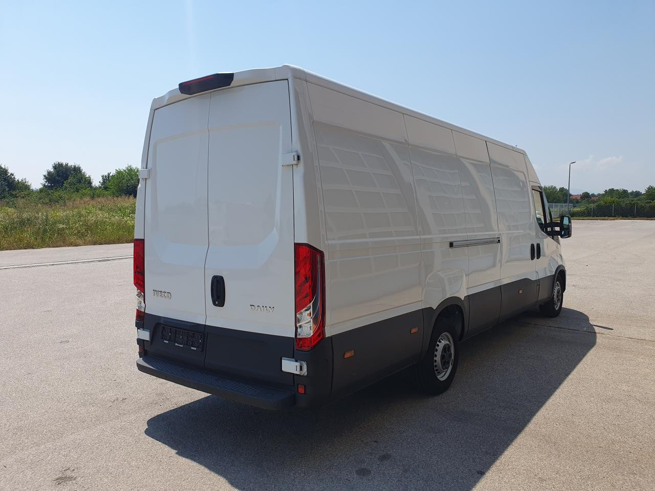 IVECO Daily 35S16V - Putnički kombi: slika 4 IVECO Daily 35S16V - Putnički kombi: slika 4