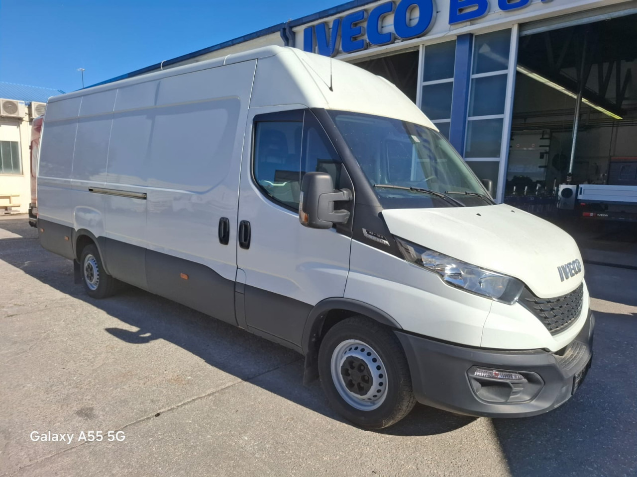 IVECO Daily 35S16V - Putnički kombi: slika 2 IVECO Daily 35S16V - Putnički kombi: slika 2