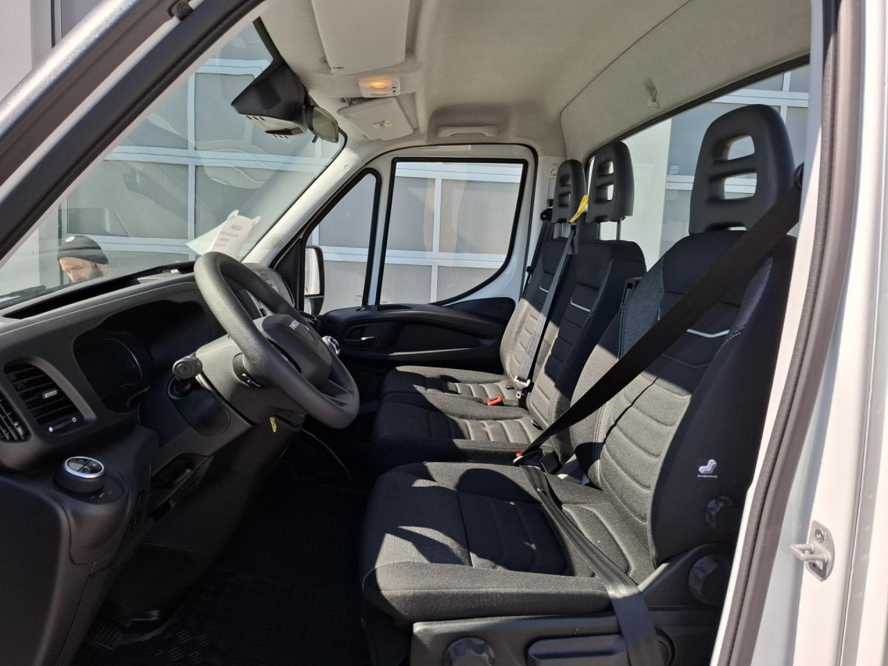 Kamion sa golom šasijom i zatvorenom kabinom IVECO Daily 50C18H/P: slika 6 Kamion sa golom šasijom i zatvorenom kabinom IVECO Daily 50C18H/P: slika 6