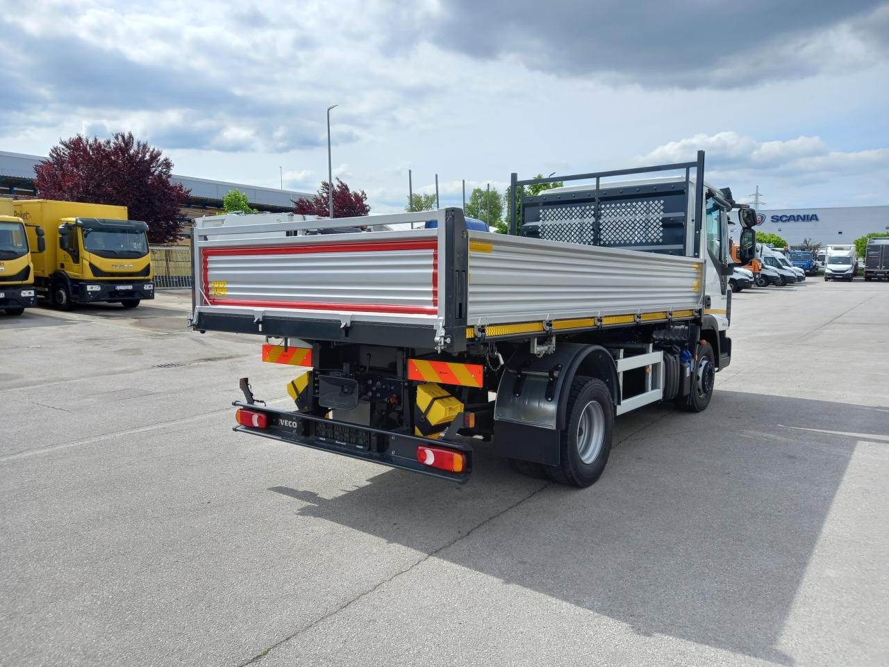 IVECO Eurocargo ML120EL25 - Dostavno vozilo kiper: slika 4 IVECO Eurocargo ML120EL25 - Dostavno vozilo kiper: slika 4