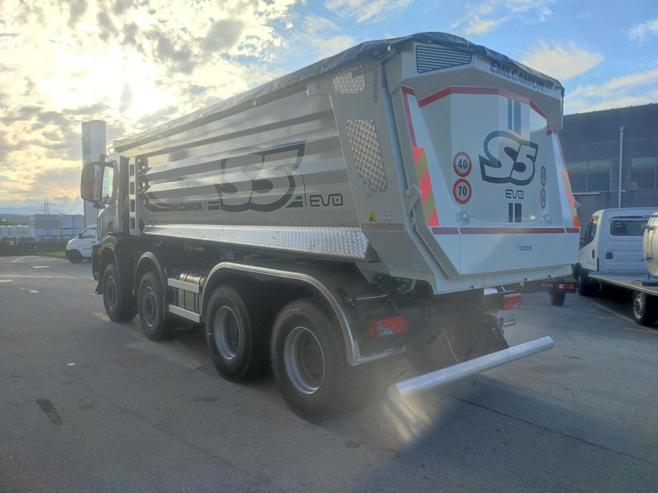 IVECO T-Way AD410T50 - Istovarivač: slika 3 IVECO T-Way AD410T50 - Istovarivač: slika 3