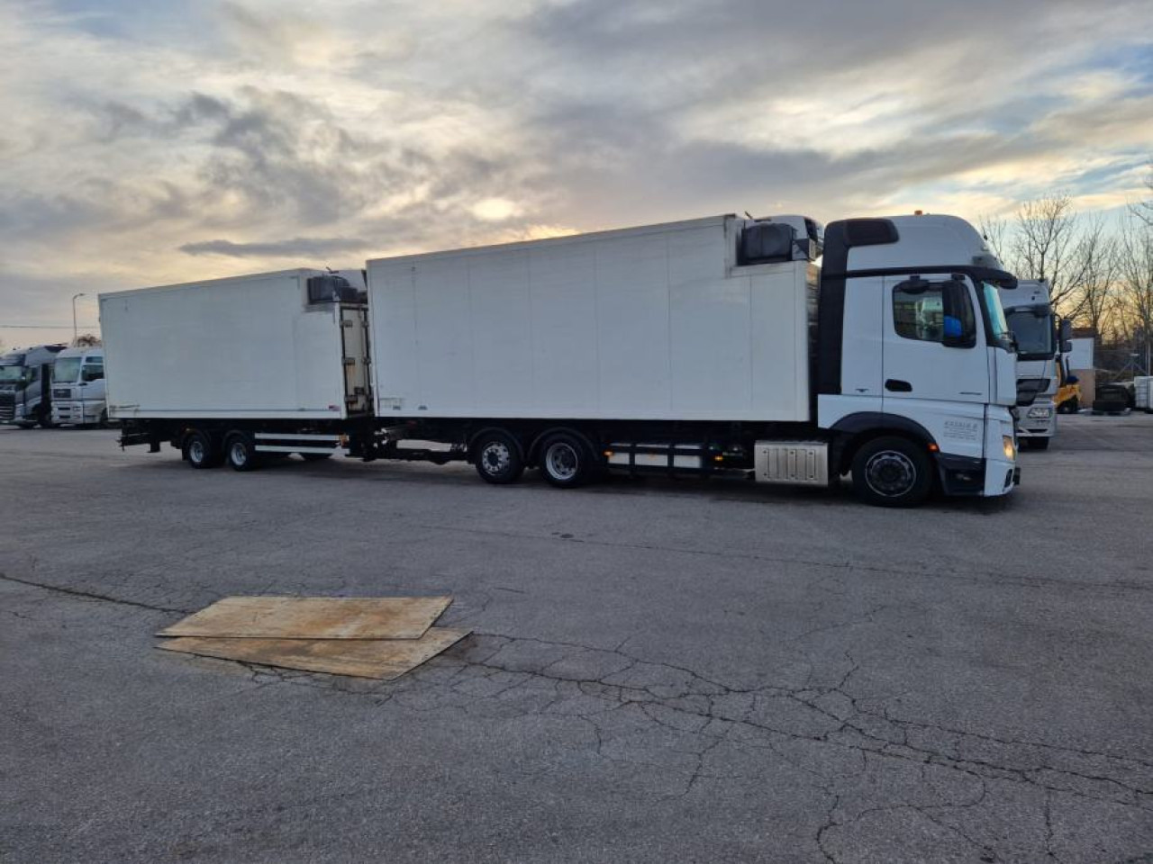 MERCEDES-BENZ Actros 25.480 - Dostavno vozilo hladnjača: slika 2 MERCEDES-BENZ Actros 25.480 - Dostavno vozilo hladnjača: slika 2