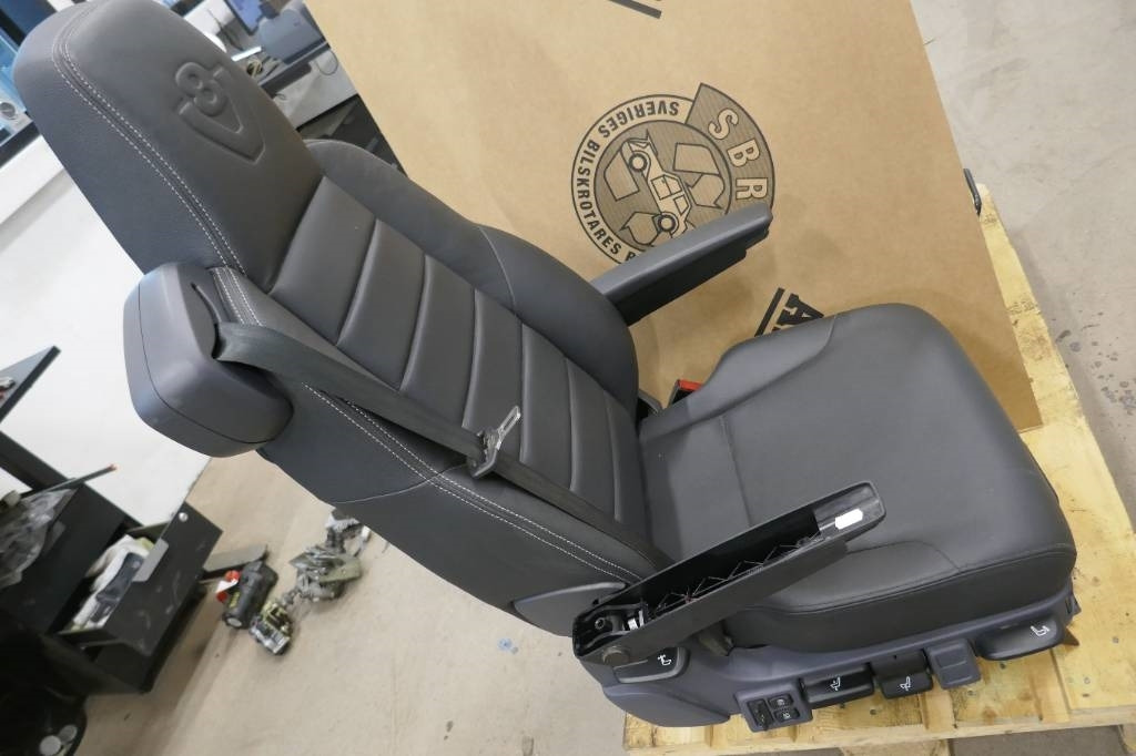 Scania V8 passagerarstol  - Kabina za Kamion: slika 1 Scania V8 passagerarstol  - Kabina za Kamion: slika 1