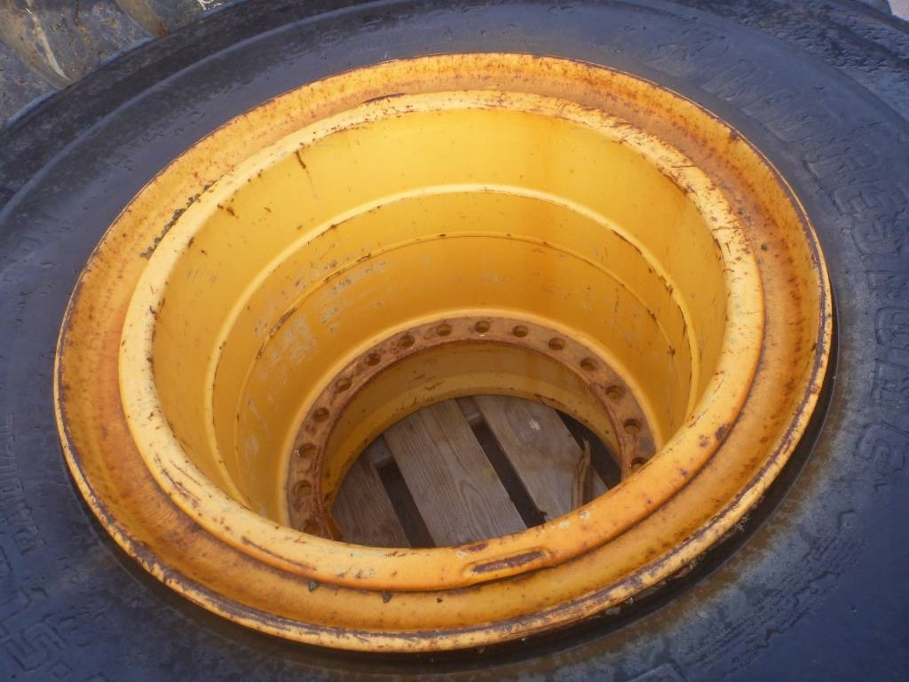 Volvo Hjul, Bridgestone 26.5R25 1st - Osovina i delovi za Građevinska mašina: slika 4 Volvo Hjul, Bridgestone 26.5R25 1st - Osovina i delovi za Građevinska mašina: slika 4