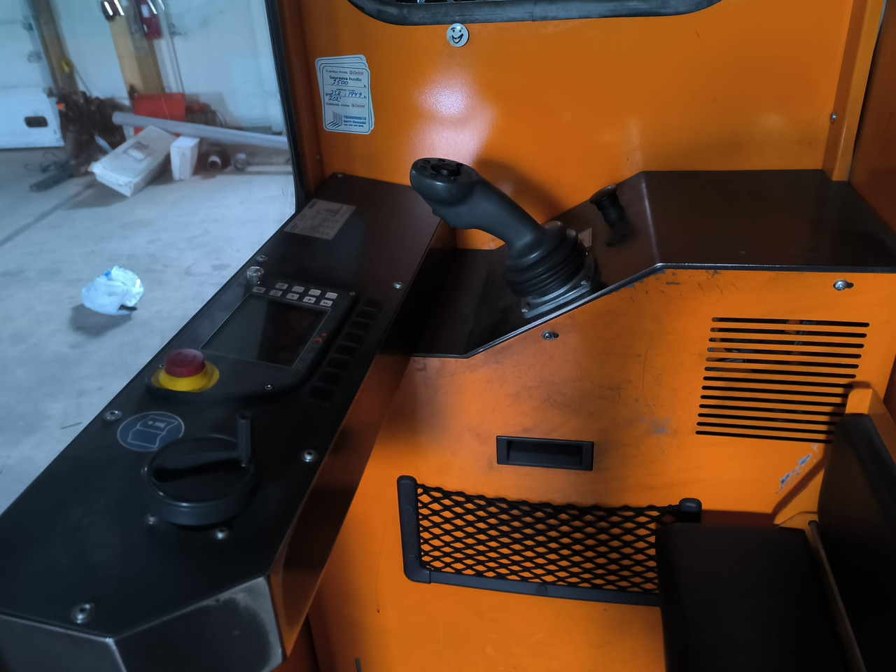 HUBTEX MSU 30 - Viljuškar sa 4 strane: slika 2 HUBTEX MSU 30 - Viljuškar sa 4 strane: slika 2