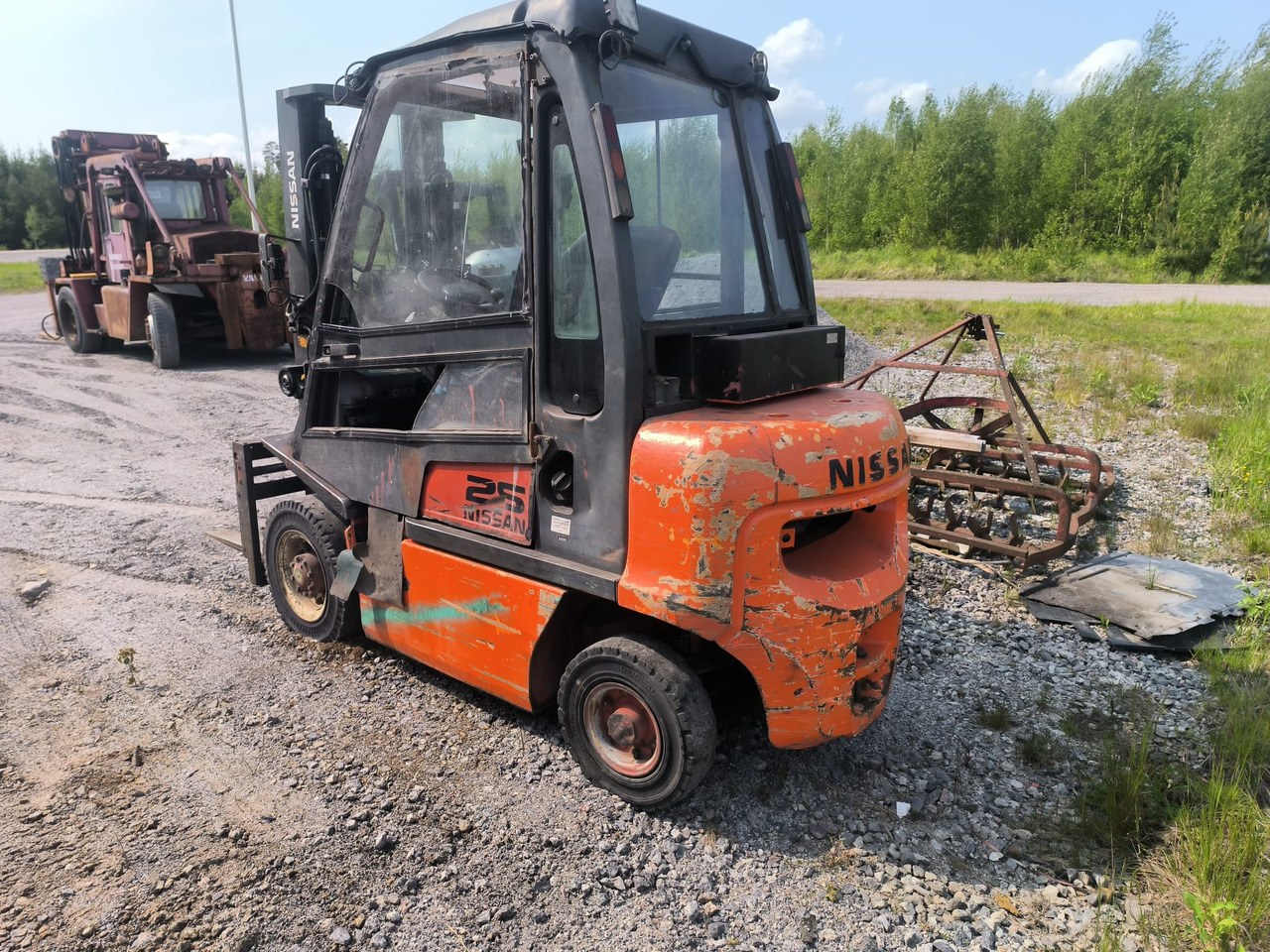 NISSAN FD25 - Dizel viljuškar: slika 2 NISSAN FD25 - Dizel viljuškar: slika 2
