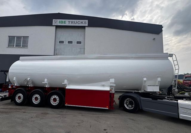 Schwarzmüller TS 3/E ADR, 6 Kammern Treibstoff Fuel - Poluprikolica cisterna: slika 2 Schwarzmüller TS 3/E ADR, 6 Kammern Treibstoff Fuel - Poluprikolica cisterna: slika 2