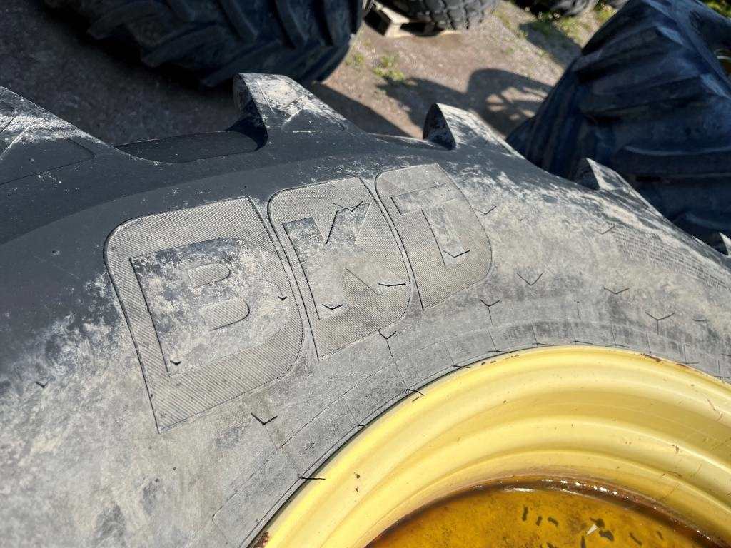 BKT 620/70R42 John Deere 7930 - Guma za Poljoprivredna mašina: slika 4 BKT 620/70R42 John Deere 7930 - Guma za Poljoprivredna mašina: slika 4