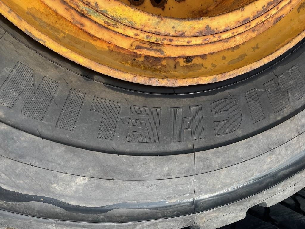Michelin 800/65R29 XLD Volvo L150 L180  - Kompletan točak: slika 3 Michelin 800/65R29 XLD Volvo L150 L180  - Kompletan točak: slika 3