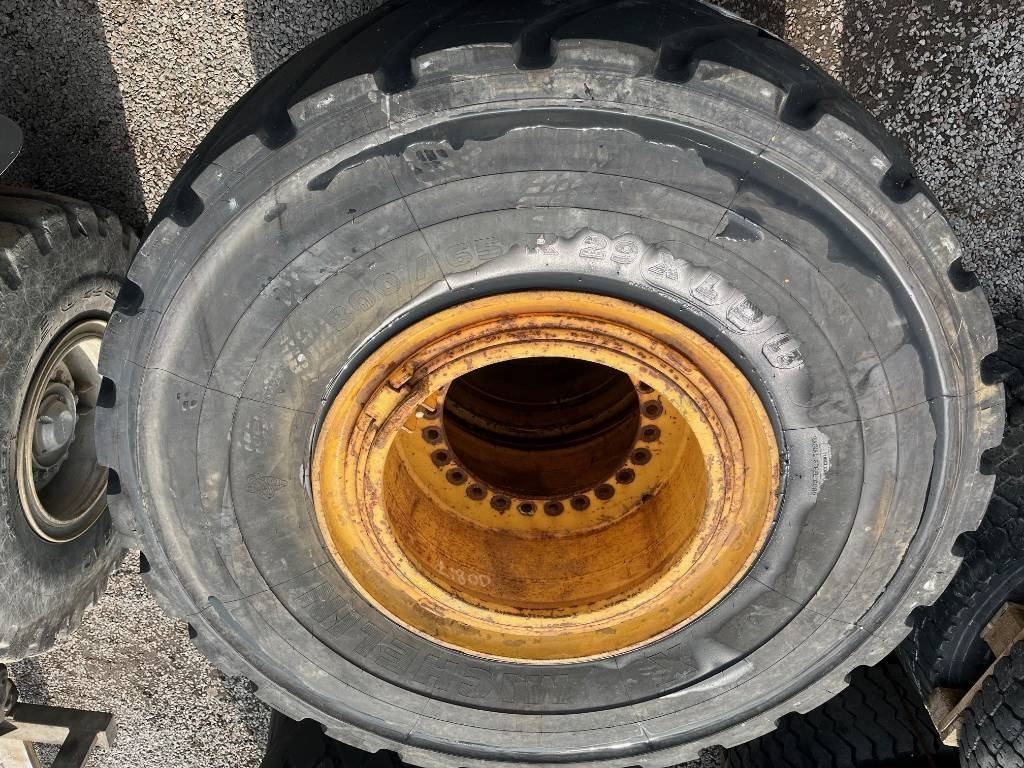 Michelin 800/65R29 XLD Volvo L150 L180  - Kompletan točak: slika 5 Michelin 800/65R29 XLD Volvo L150 L180  - Kompletan točak: slika 5