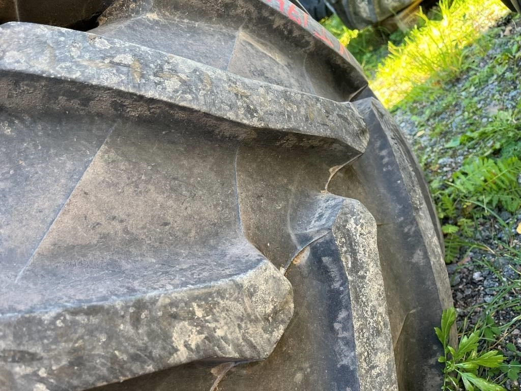 Trelleborg 650/65 42 540/65 30 till Valmet Valtra T174 - Guma za Poljoprivredna mašina: slika 3 Trelleborg 650/65 42 540/65 30 till Valmet Valtra T174 - Guma za Poljoprivredna mašina: slika 3