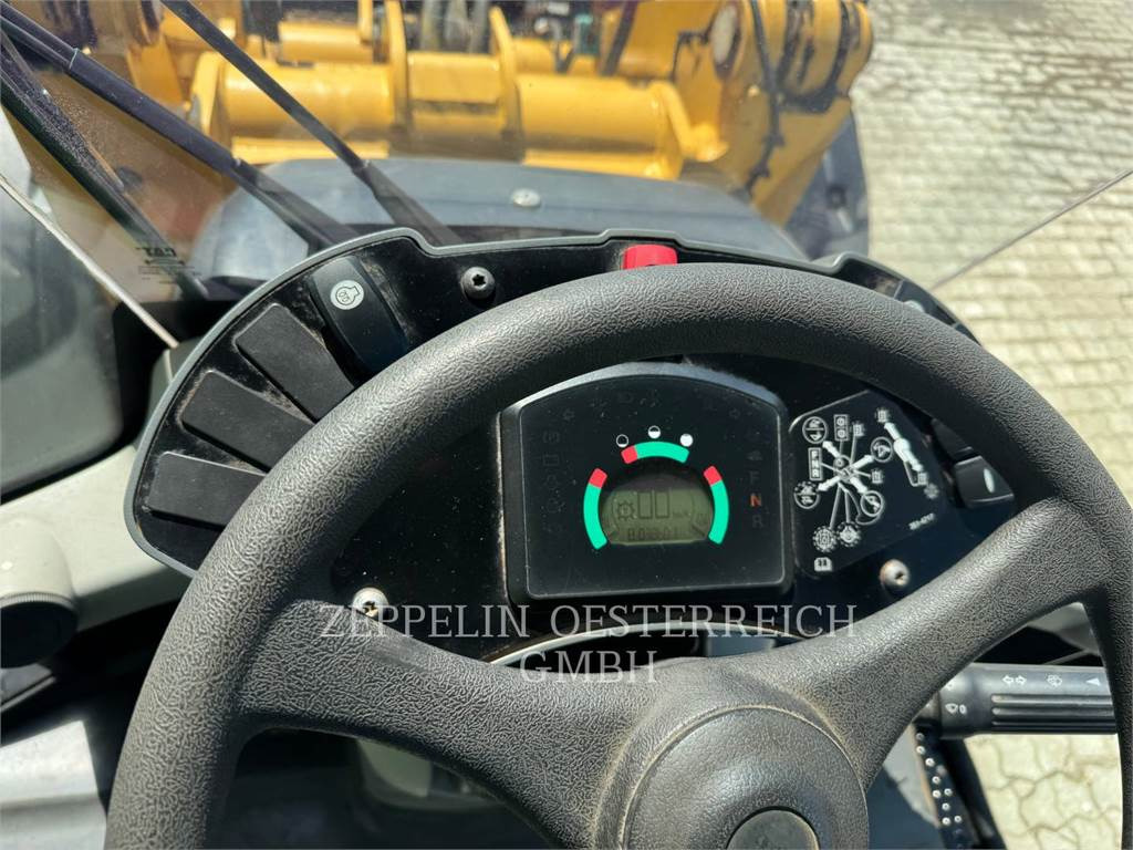 CAT 906H2 - Utovarivač točkaš: slika 5 CAT 906H2 - Utovarivač točkaš: slika 5
