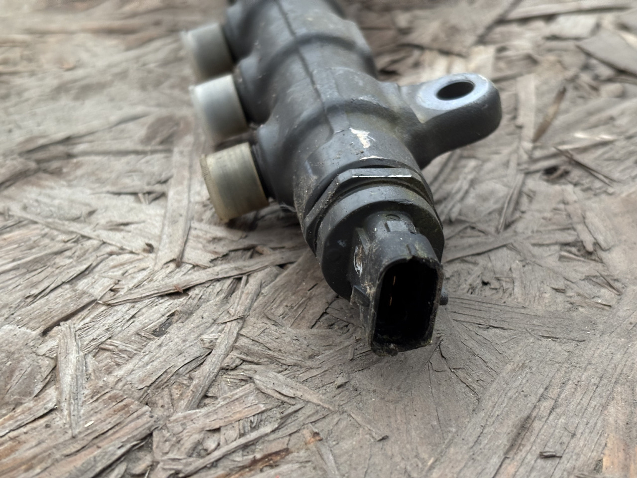 BOSCH 0445226137 Rura Rozdzielacza - Ubrizgač za Kamion: slika 4 BOSCH 0445226137 Rura Rozdzielacza - Ubrizgač za Kamion: slika 4