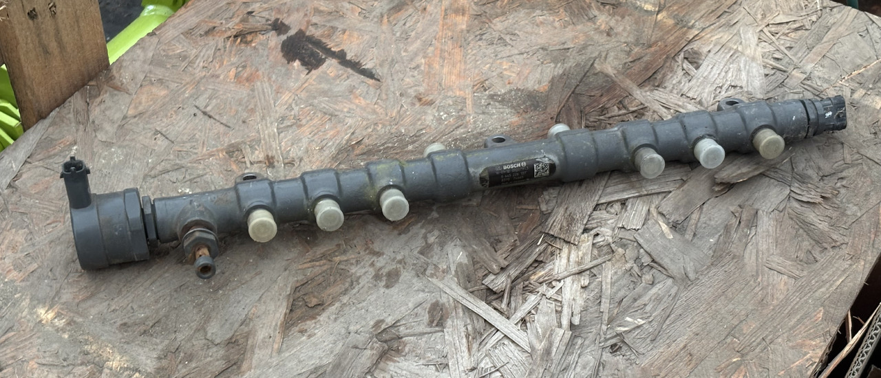 BOSCH 0445226137 Rura Rozdzielacza - Ubrizgač za Kamion: slika 1 BOSCH 0445226137 Rura Rozdzielacza - Ubrizgač za Kamion: slika 1