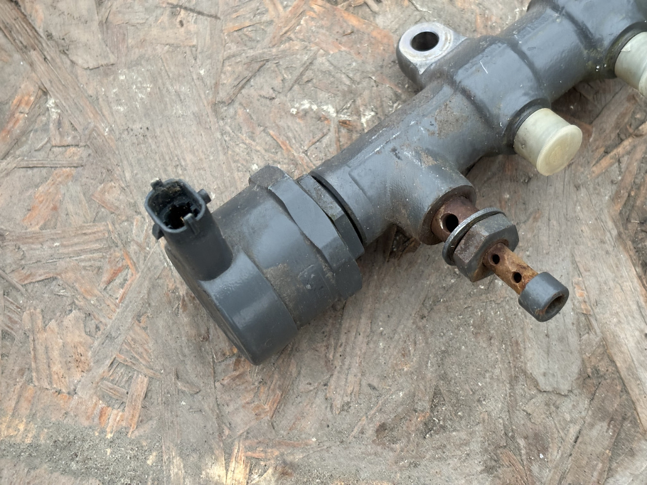 BOSCH 0445226137 Rura Rozdzielacza - Ubrizgač za Kamion: slika 2 BOSCH 0445226137 Rura Rozdzielacza - Ubrizgač za Kamion: slika 2