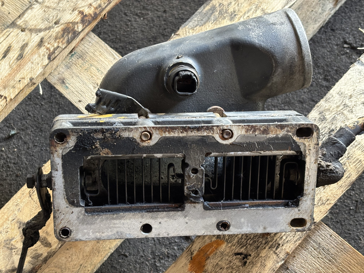 CAT Caterpillar C9 201-9765 Kolanko Wlotu Powietrza 2019765 - Usisna cev za Poljoprivredna mašina: slika 3 CAT Caterpillar C9 201-9765 Kolanko Wlotu Powietrza 2019765 - Usisna cev za Poljoprivredna mašina: slika 3