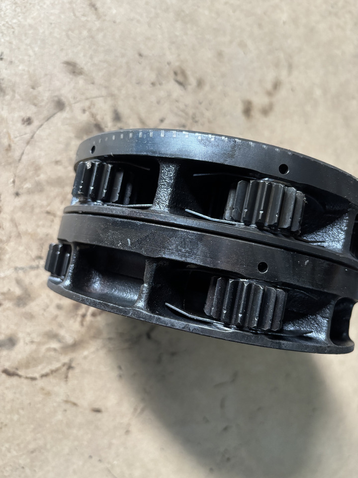 Claas AXION 830 Jarzmo Satelitów Dźwigar 0011571612 0011584502 - Diferencijalna brzina za Traktor: slika 5 Claas AXION 830 Jarzmo Satelitów Dźwigar 0011571612 0011584502 - Diferencijalna brzina za Traktor: slika 5