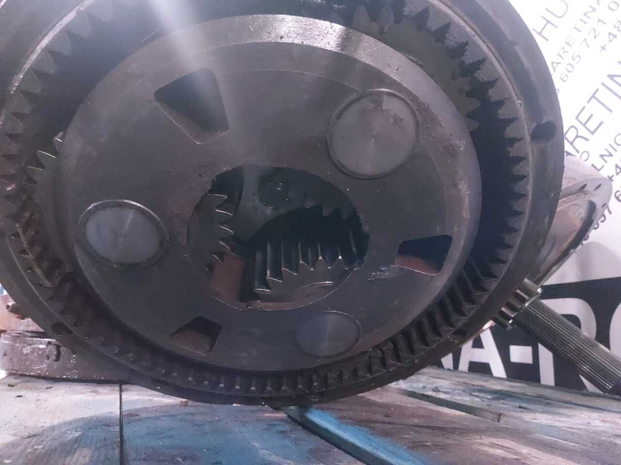 Claas Ares 735 - Renault Ares 735 - Zwolnica Tylna - Pogonski reduktor za Poljoprivredna mašina: slika 2 Claas Ares 735 - Renault Ares 735 - Zwolnica Tylna - Pogonski reduktor za Poljoprivredna mašina: slika 2