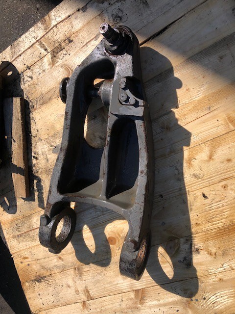 Claas Arion 0011584990 wachacz dolny lewy - Suspenzija za Traktor: slika 2 Claas Arion 0011584990 wachacz dolny lewy - Suspenzija za Traktor: slika 2