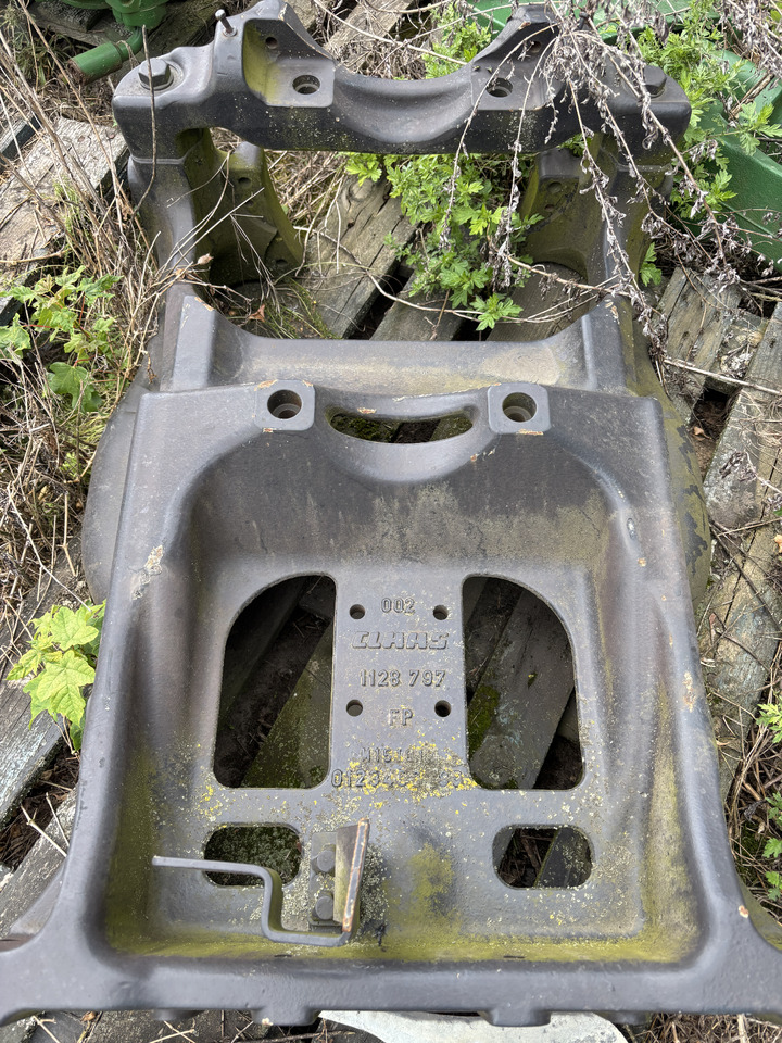 Claas Arion 520-650 - kozioł podwozie support 1128797 0011287972 - Prednja osovina: slika 1 Claas Arion 520-650 - kozioł podwozie support 1128797 0011287972 - Prednja osovina: slika 1