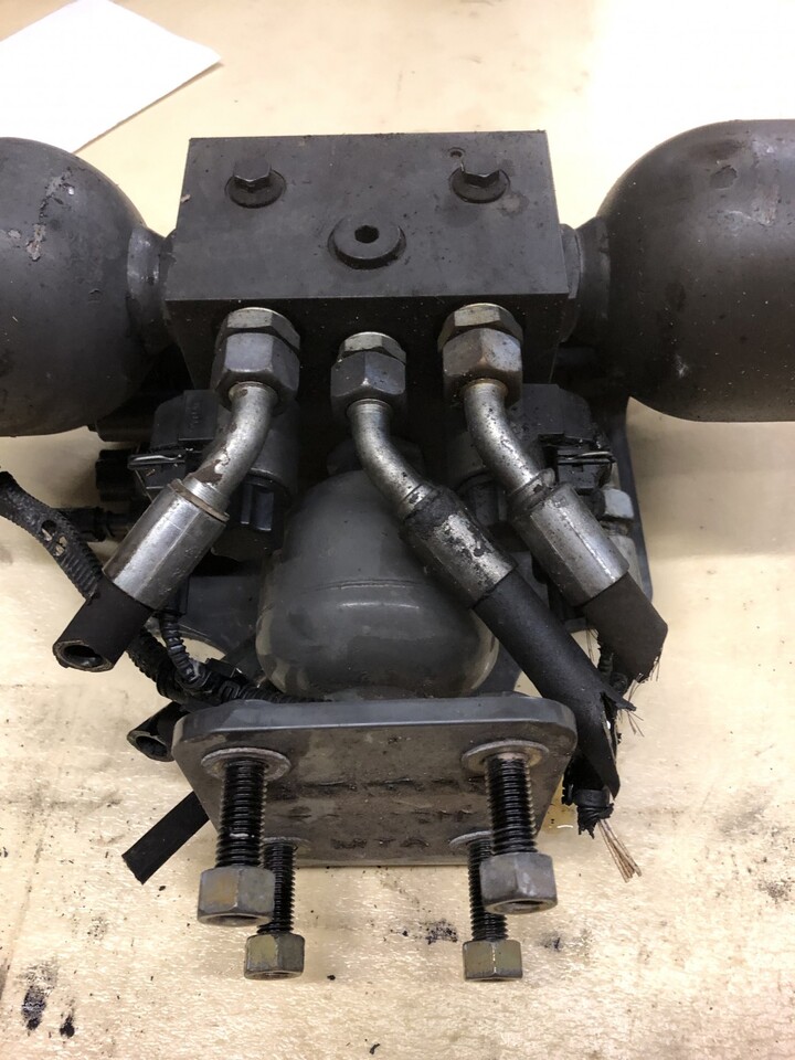 Claas Arion-amortyzacja osi/Claas Arion 620 - Suspenzija za Poljoprivredna mašina: slika 3 Claas Arion-amortyzacja osi/Claas Arion 620 - Suspenzija za Poljoprivredna mašina: slika 3