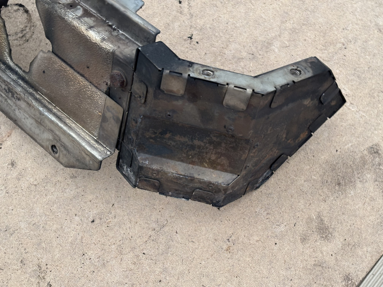 Claas Lexion 780 Izolacja Silnika Pokrywa Maska Obudowa Tylna 00 0781 205 0 0007812050 - Hauba za Kombinovani kombajn: slika 2 Claas Lexion 780 Izolacja Silnika Pokrywa Maska Obudowa Tylna 00 0781 205 0 0007812050 - Hauba za Kombinovani kombajn: slika 2