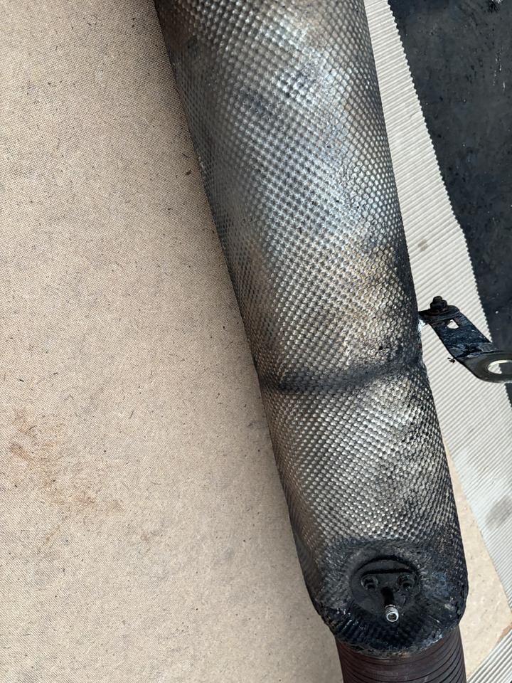 Claas Lexion 780 Rura Wydechowa Wydech EXHAUST PIPE ISO 0007804091 00 07819781 - Auspuh za Kombinovani kombajn: slika 4 Claas Lexion 780 Rura Wydechowa Wydech EXHAUST PIPE ISO 0007804091 00 07819781 - Auspuh za Kombinovani kombajn: slika 4