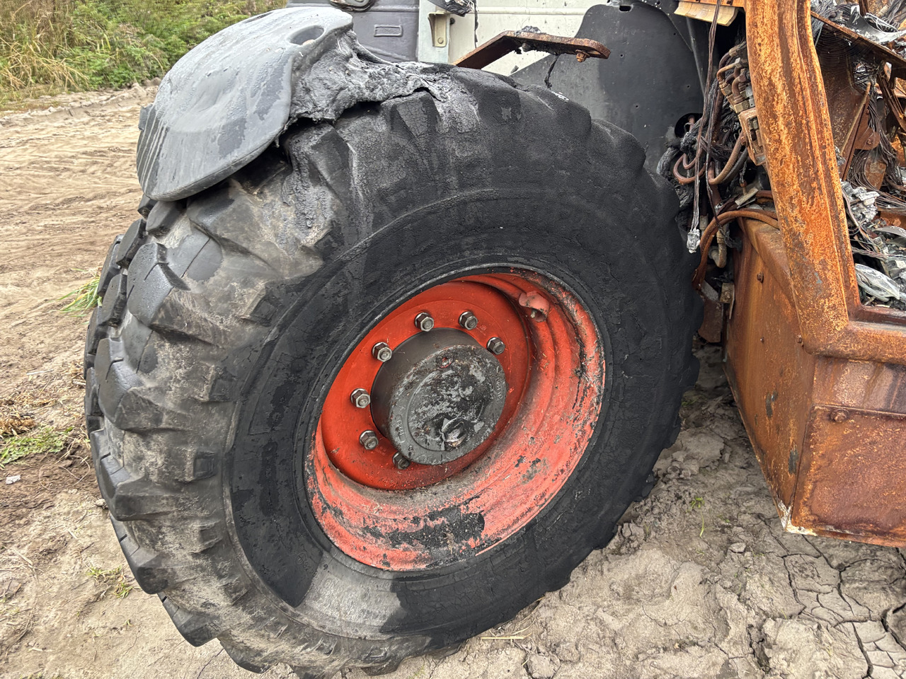 Claas Scorpion 7050 Felga 24XDW16L 24 X DW 16 L 10 szpilek - Felna za Poljoprivredna mašina: slika 1 Claas Scorpion 7050 Felga 24XDW16L 24 X DW 16 L 10 szpilek - Felna za Poljoprivredna mašina: slika 1