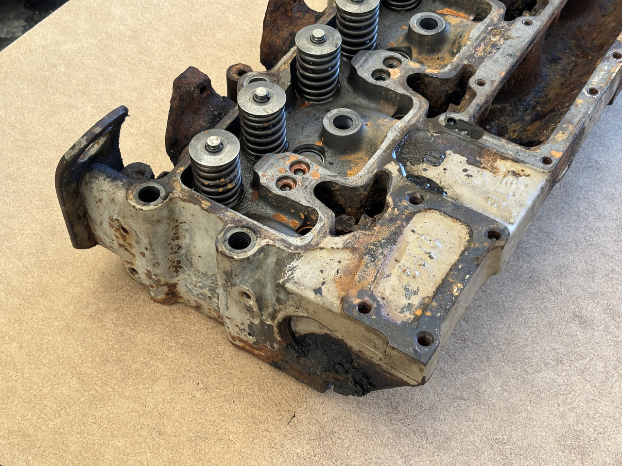 Cummins 6CT 6CT8.3 6C8.3 Głowica Cylindra j925642 3936180 - Zaglavlje motora: slika 2 Cummins 6CT 6CT8.3 6C8.3 Głowica Cylindra j925642 3936180 - Zaglavlje motora: slika 2