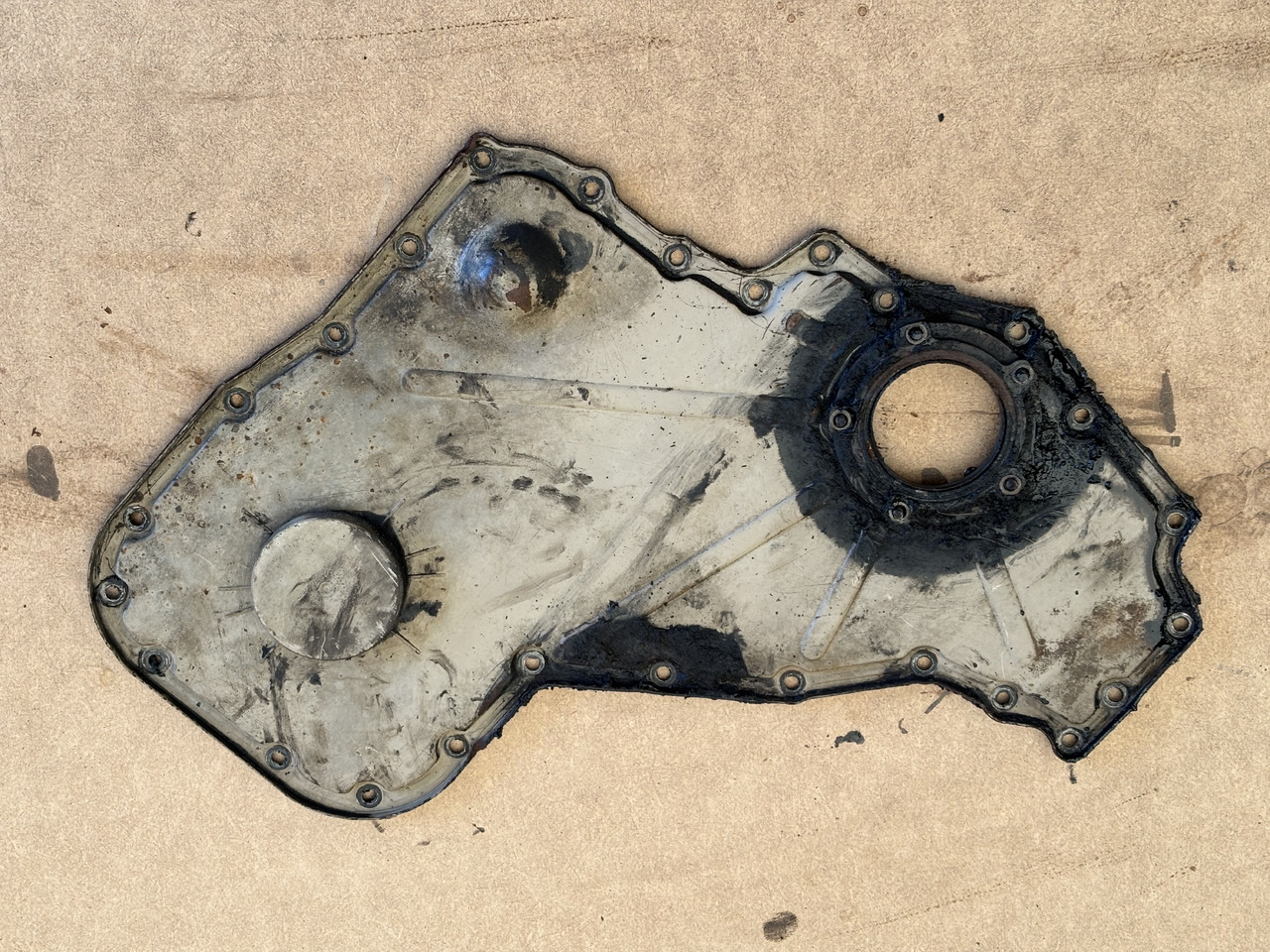 Cummins 6CT 6CT8.3 6C8.3 Pokrywa obudowy rozrządu 3958113 - Motor i delovi: slika 1 Cummins 6CT 6CT8.3 6C8.3 Pokrywa obudowy rozrządu 3958113 - Motor i delovi: slika 1