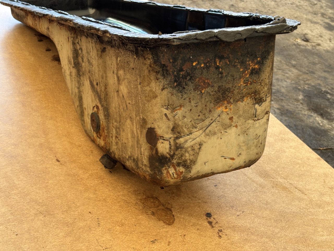 Cummins 6CT8.3 Miska olejowa 3974291 3906473 3908540 3912003 3912101 3914015 - Korito za ulje: slika 2 Cummins 6CT8.3 Miska olejowa 3974291 3906473 3908540 3912003 3912101 3914015 - Korito za ulje: slika 2