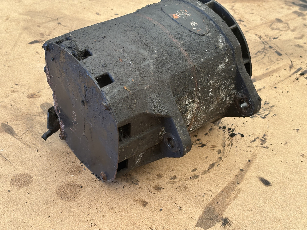 Cummins 8.3 6CT 6CTA 6CTAA Alternator 24V 75A USA REMY 19011210 - Alternator za Poljoprivredna mašina: slika 2 Cummins 8.3 6CT 6CTA 6CTAA Alternator 24V 75A USA REMY 19011210 - Alternator za Poljoprivredna mašina: slika 2