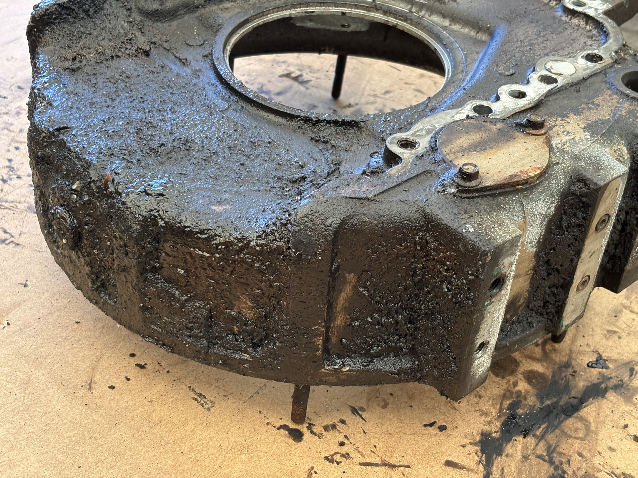 Cummins 8.3 6CT 6CTA 6CTAA Obudowa Koła Zamachowego 3906689 - Zamajac: slika 3 Cummins 8.3 6CT 6CTA 6CTAA Obudowa Koła Zamachowego 3906689 - Zamajac: slika 3