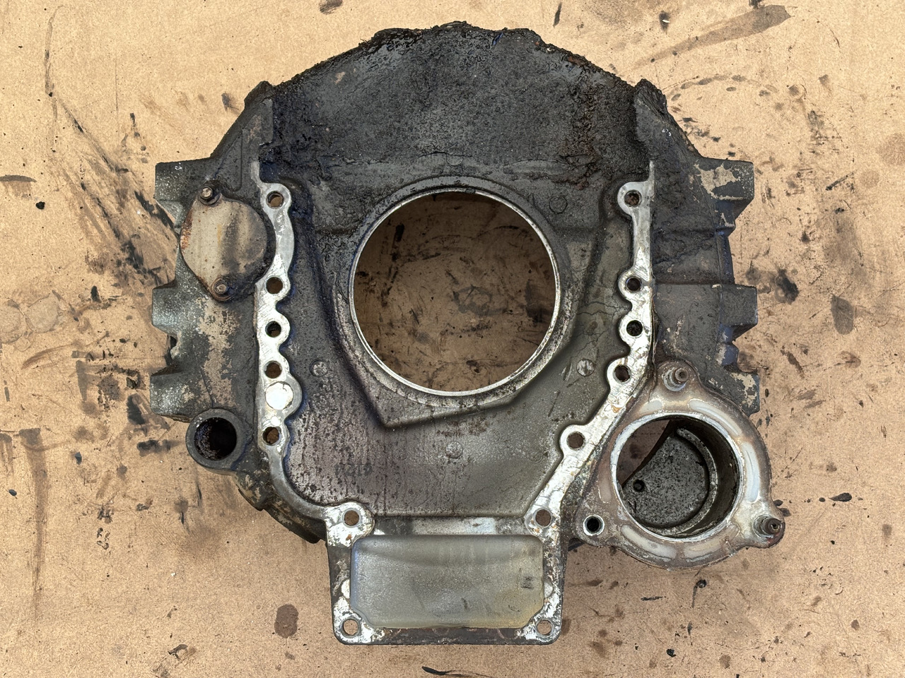 Cummins 8.3 6CT 6CTA 6CTAA Obudowa Koła Zamachowego 3906689 - Zamajac: slika 1 Cummins 8.3 6CT 6CTA 6CTAA Obudowa Koła Zamachowego 3906689 - Zamajac: slika 1