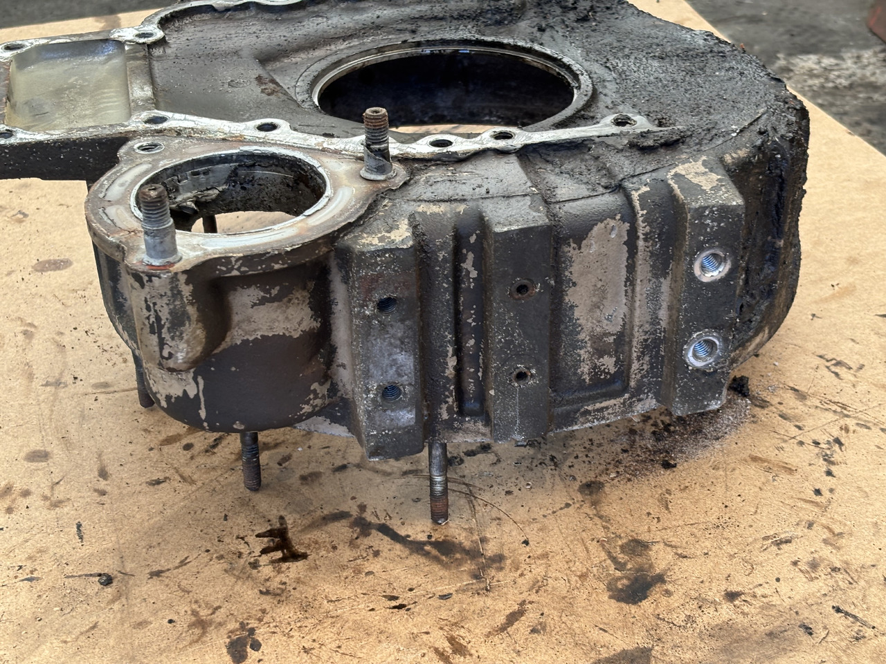 Cummins 8.3 6CT 6CTA 6CTAA Obudowa Koła Zamachowego 3906689 - Zamajac: slika 4 Cummins 8.3 6CT 6CTA 6CTAA Obudowa Koła Zamachowego 3906689 - Zamajac: slika 4