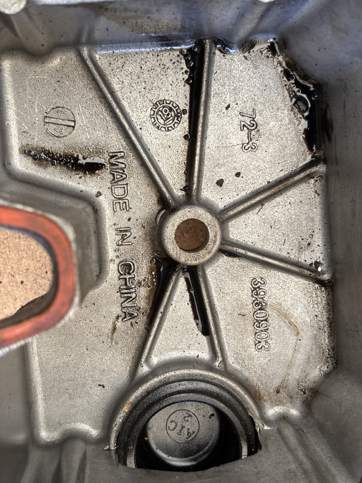 Cummins 8.3 6CT 6CTA 6CTAA Pokrywa Zaworów 3930903 - Motor i delovi: slika 4 Cummins 8.3 6CT 6CTA 6CTAA Pokrywa Zaworów 3930903 - Motor i delovi: slika 4