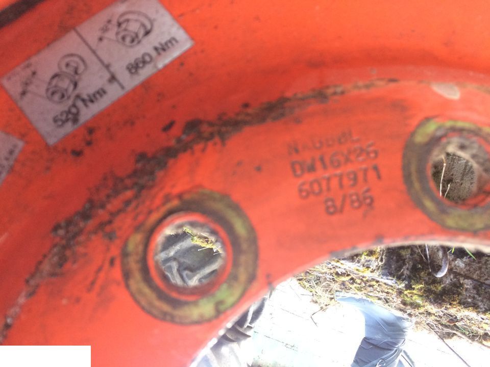 FELGA DW 16x26 , OPONA firestone 23.1 - 26 , Claas Dominator - Kompletan točak za Poljoprivredna mašina: slika 4 FELGA DW 16x26 , OPONA firestone 23.1 - 26 , Claas Dominator - Kompletan točak za Poljoprivredna mašina: slika 4