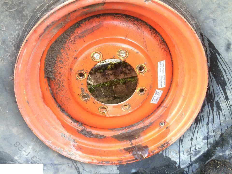 FELGA DW 16x26 , OPONA firestone 23.1 - 26 , Claas Dominator - Kompletan točak za Poljoprivredna mašina: slika 1 FELGA DW 16x26 , OPONA firestone 23.1 - 26 , Claas Dominator - Kompletan točak za Poljoprivredna mašina: slika 1