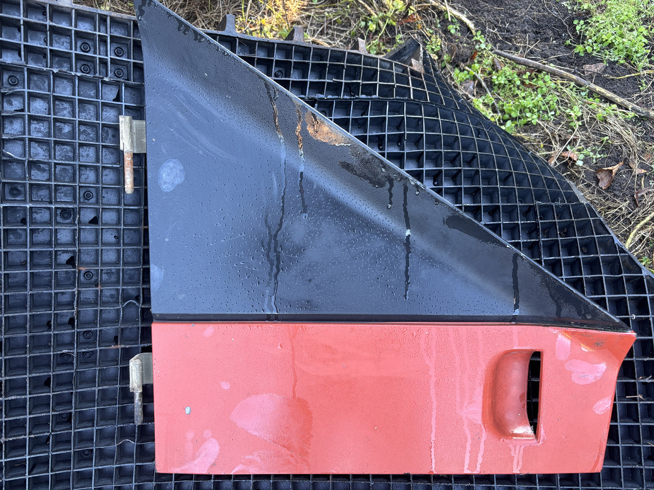 Fiat Agri New Holland G210 G230 G240 - boczek maski - Hauba za Poljoprivredna mašina: slika 1 Fiat Agri New Holland G210 G230 G240 - boczek maski - Hauba za Poljoprivredna mašina: slika 1